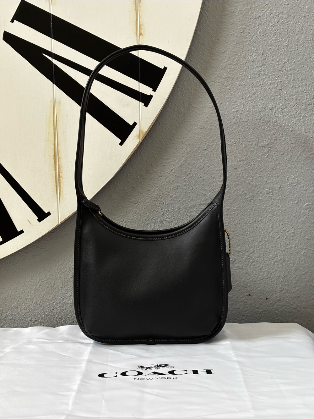 Coach Curve Zip Bag Black Glove Tanned Leather
